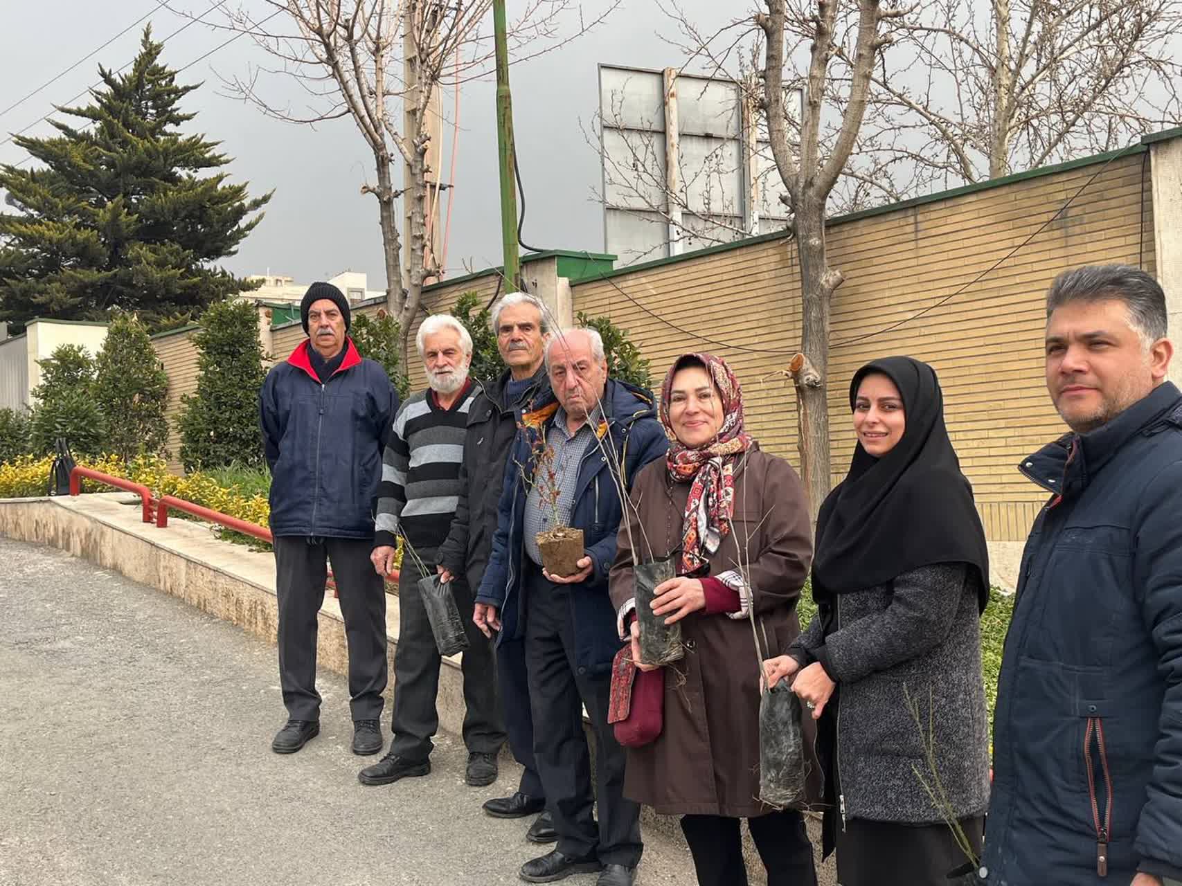 برگزاری مراسم روز درختکاری توسط بازنشستگان و امور بازنشستگی منطقه تهران