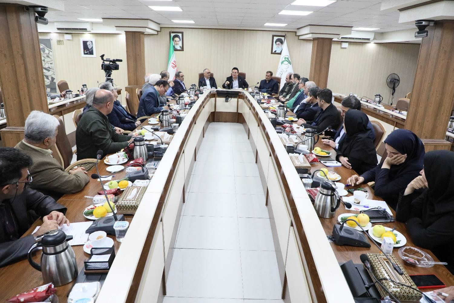 نشست معاون رفاه وزیر کار و سرپرست صندوق بازنشستگی کشوری با بازنشستگان فولاد